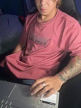 Chat XXX ao vivo de AngelLatinBoy