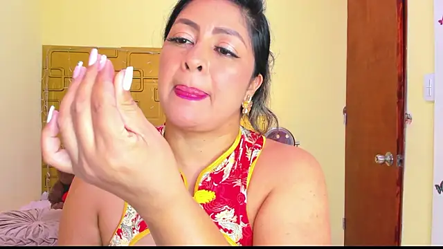 Julia_Haye Chat XXX live