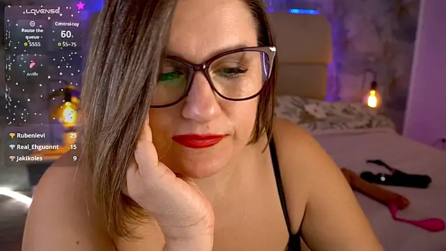 XXX chat uživo modela KiraRoxx