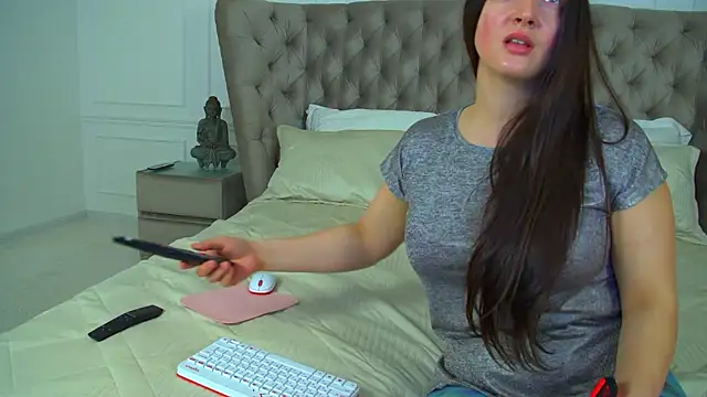 ElinaBellucci 现场XXX聊天