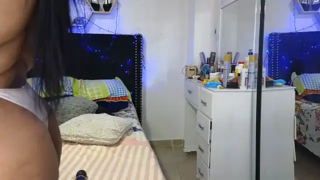 Czat XXX na żywo – charlotte_077