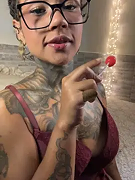 xbigpeach's Live XXX Chat