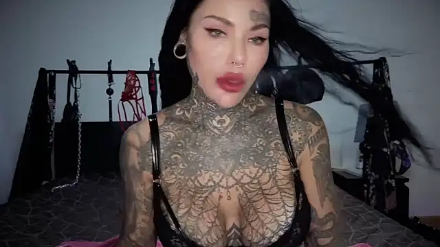 XXX chat uživo modela darkinkedbabe