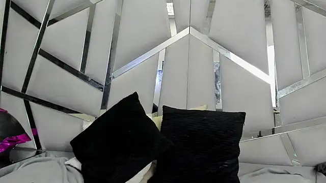 Catherinee69_x webcam show