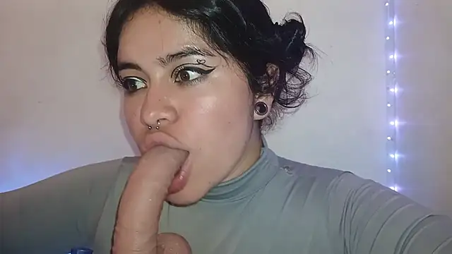 Magic_Alicee_ Show in webcam