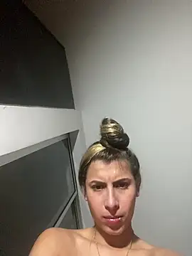 Pokazy przed kamerką – Candy_Lennon