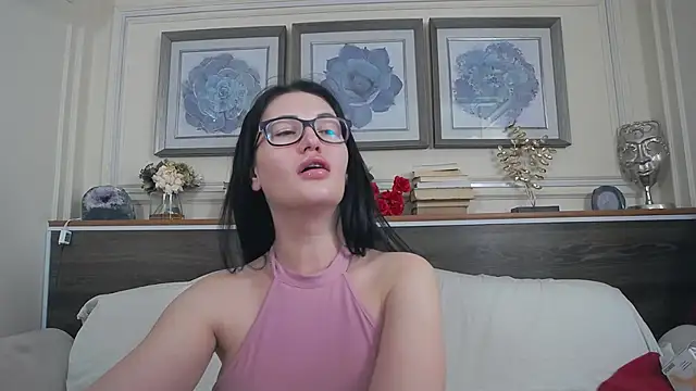 دردشة HellenDesire الجنسية المباشرة