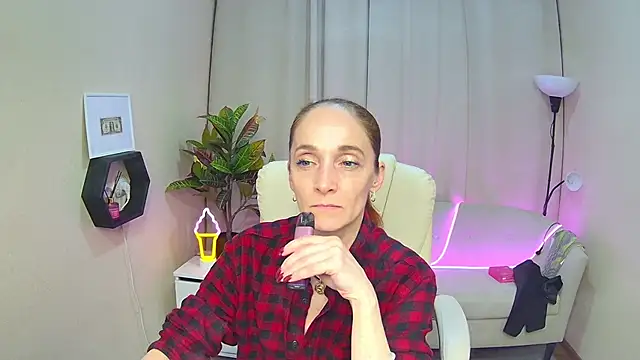 BreeTerner: онлайн-секс-чат