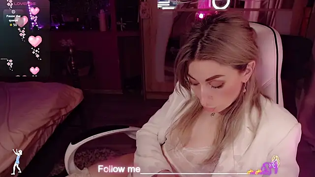 Czat XXX na żywo – AnnieGOld_