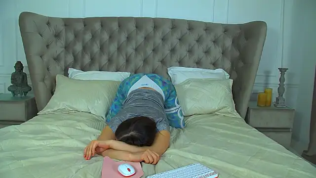 ElinaBellucci Obrolan Langsung XXX