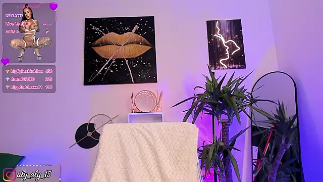 Chat +18 de AnyssyaHot ao vivo