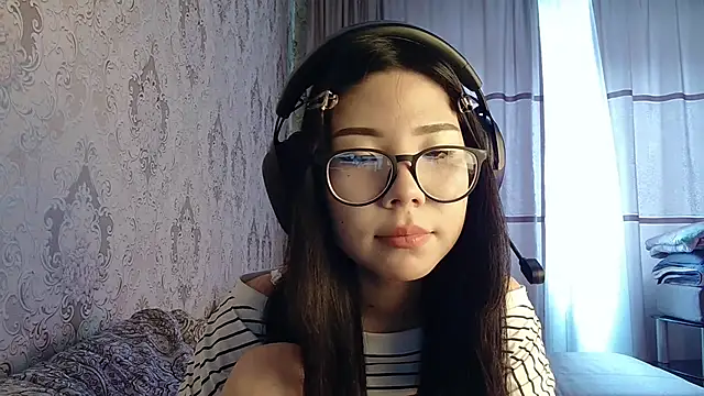 AprilOnilll's Webcam Show