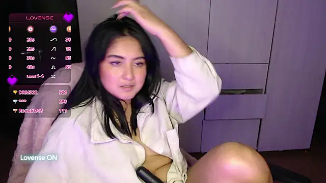 Chat +18 de zakura_ania ao vivo