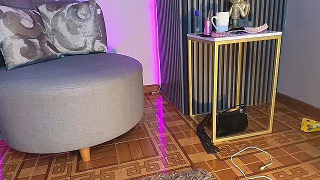 Elisasue: απευθείας συνομιλία ΧΧΧ