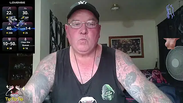 KINKYBLUEYES69 Show Webcam