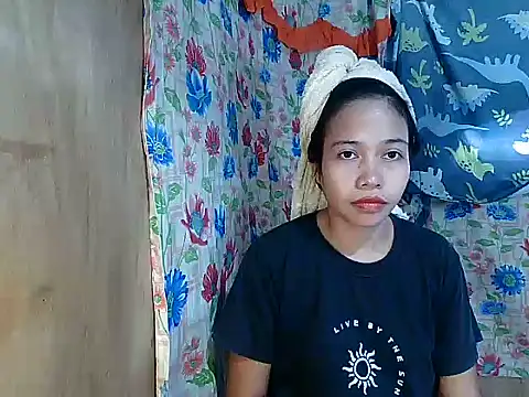 PinaySkinnyGirl live XXX chat