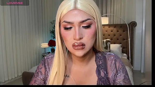 Chat XXX en directo de Your_Majesty_Tyra