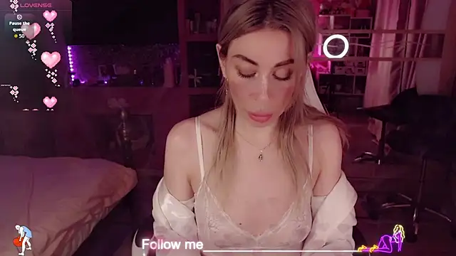 Show modela AnnieGOld_ na web-kameri