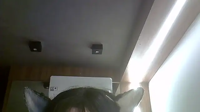 SkinnyKitten live XXX chat