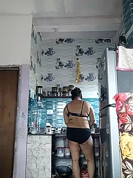 Pokazy przed kamerką – pinkisaha75