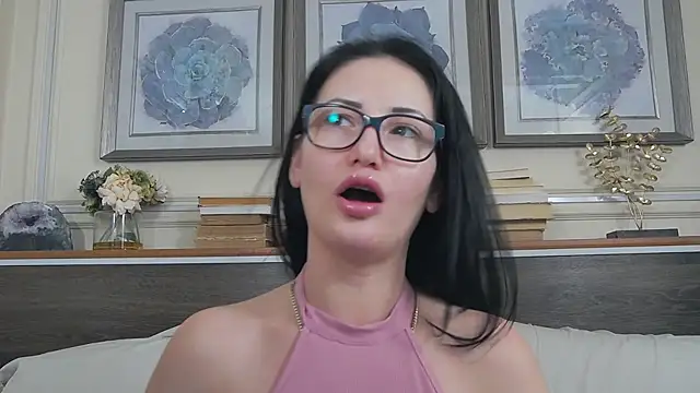 Chat +18 de HellenDesire ao vivo