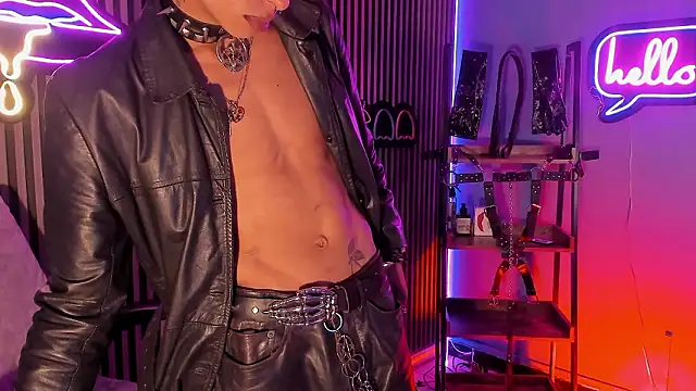 Maximoking26's Live XXX Chat