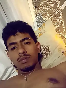 SkinniYamo webkamerás műsora