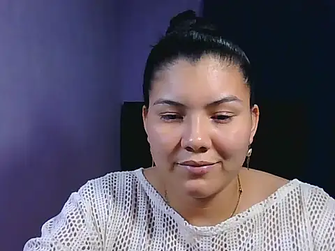 Violetta-HelenaのライブXXXチャット