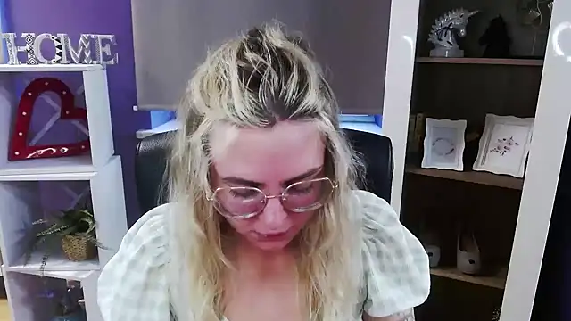 Zoey_Erotic Chat XXX in diretta