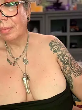 Chat +18 de dieseldame1313 ao vivo