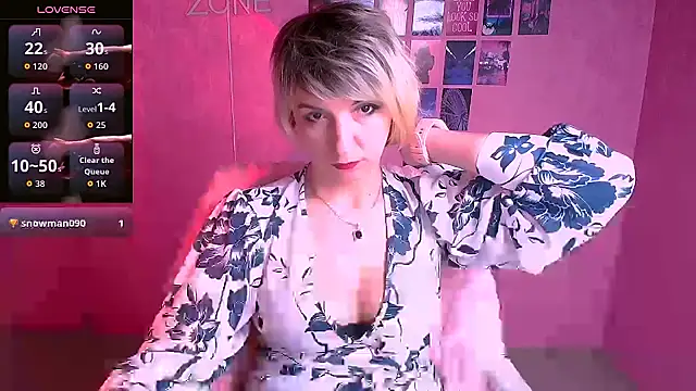 Lana_Foxyy élő XXX-chatje