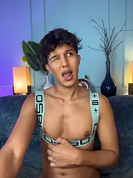 XXX chat uživo modela Leo_Savage_