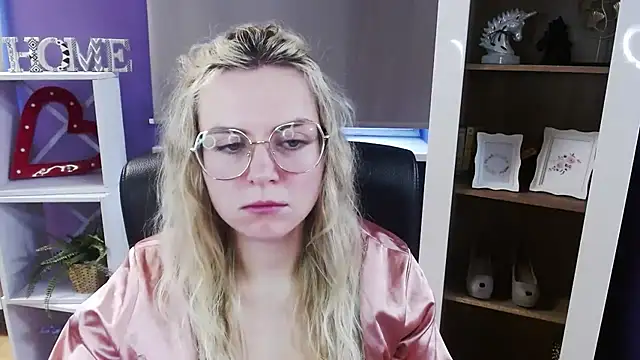 Zoey_Erotic Adlı Modelin Canlı XXX Sohbeti