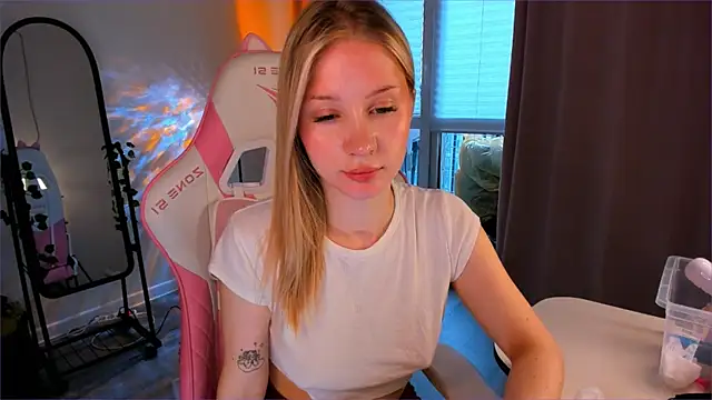 Eva_Davi Pertunjukan Webcam