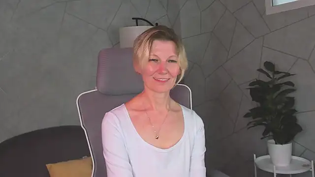 Julie_Lucas: απευθείας συνομιλία ΧΧΧ