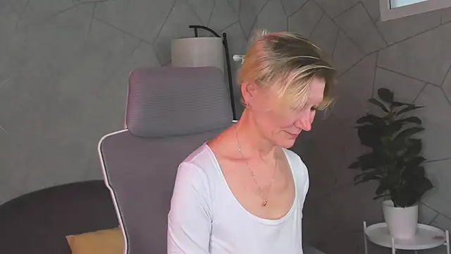 Julie_Lucas 即時 XXX 聊天