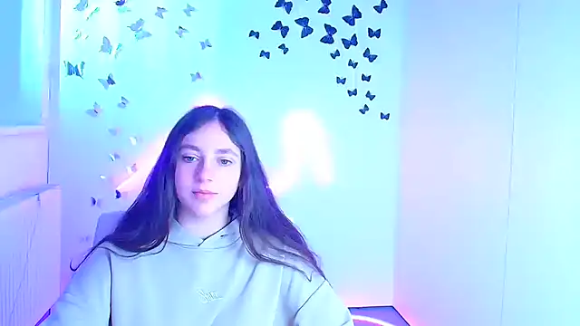 دردشة KissMeJulia الجنسية المباشرة