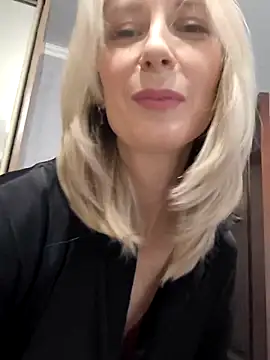 AvelinaLeoni Chat XXX live