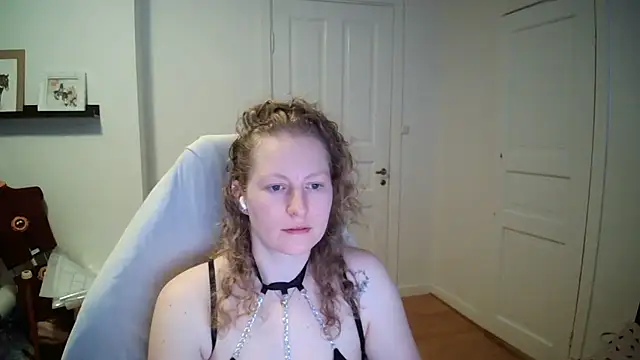 Girlnina-1995 live XXX chat