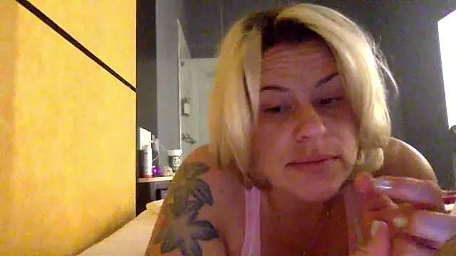 toomuchofafreak: απευθείας συνομιλία ΧΧΧ