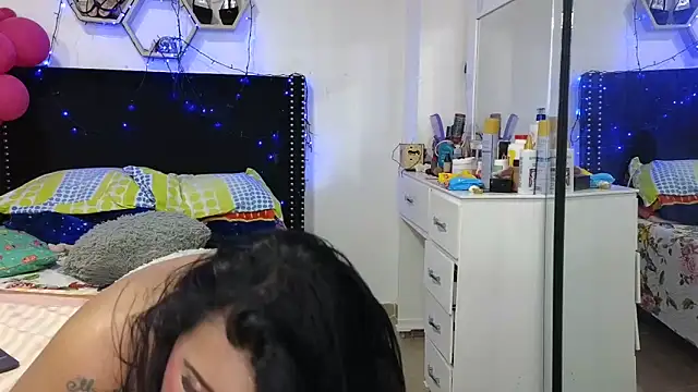 charlotte_077 élő XXX-chatje