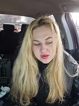 LianaJu élő XXX-chatje