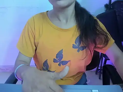 Hotsurbhi Chat XXX in diretta