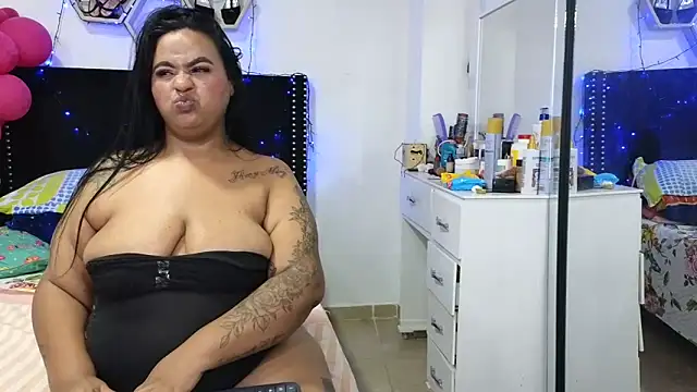 Chat XXX ao vivo de charlotte_077