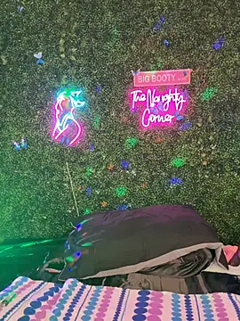 Pokazy przed kamerką – RenaThickAss