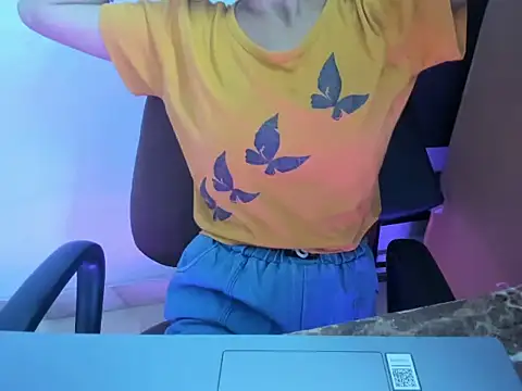 Hotsurbhi's Live XXX Chat