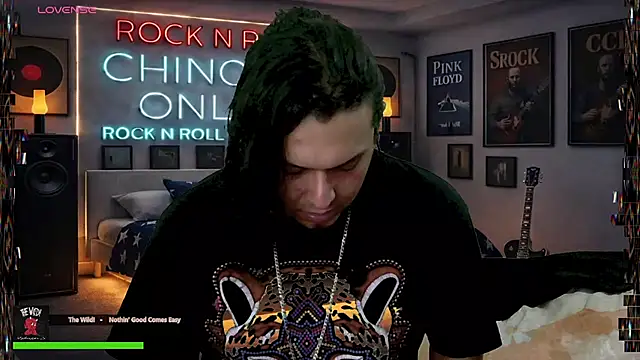 Pokazy przed kamerką – chino_roz