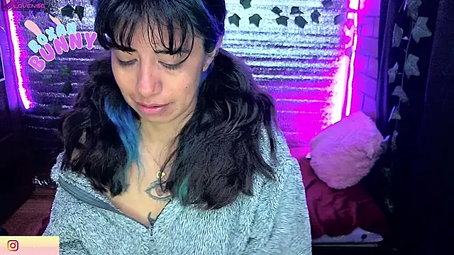 Roxanbunny1 Adlı Modelin Canlı XXX Sohbeti