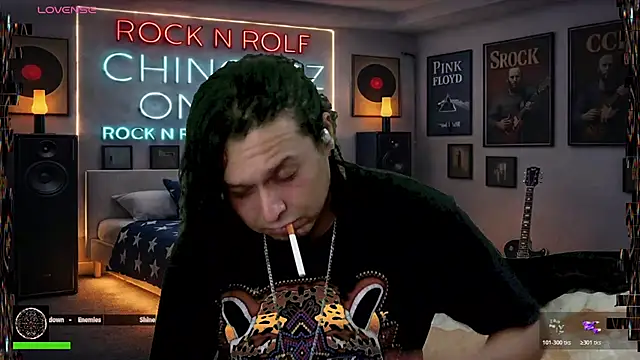 chino_roz Show in webcam