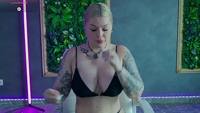 Issa_Jo Adlı Modelin Canlı XXX Sohbeti